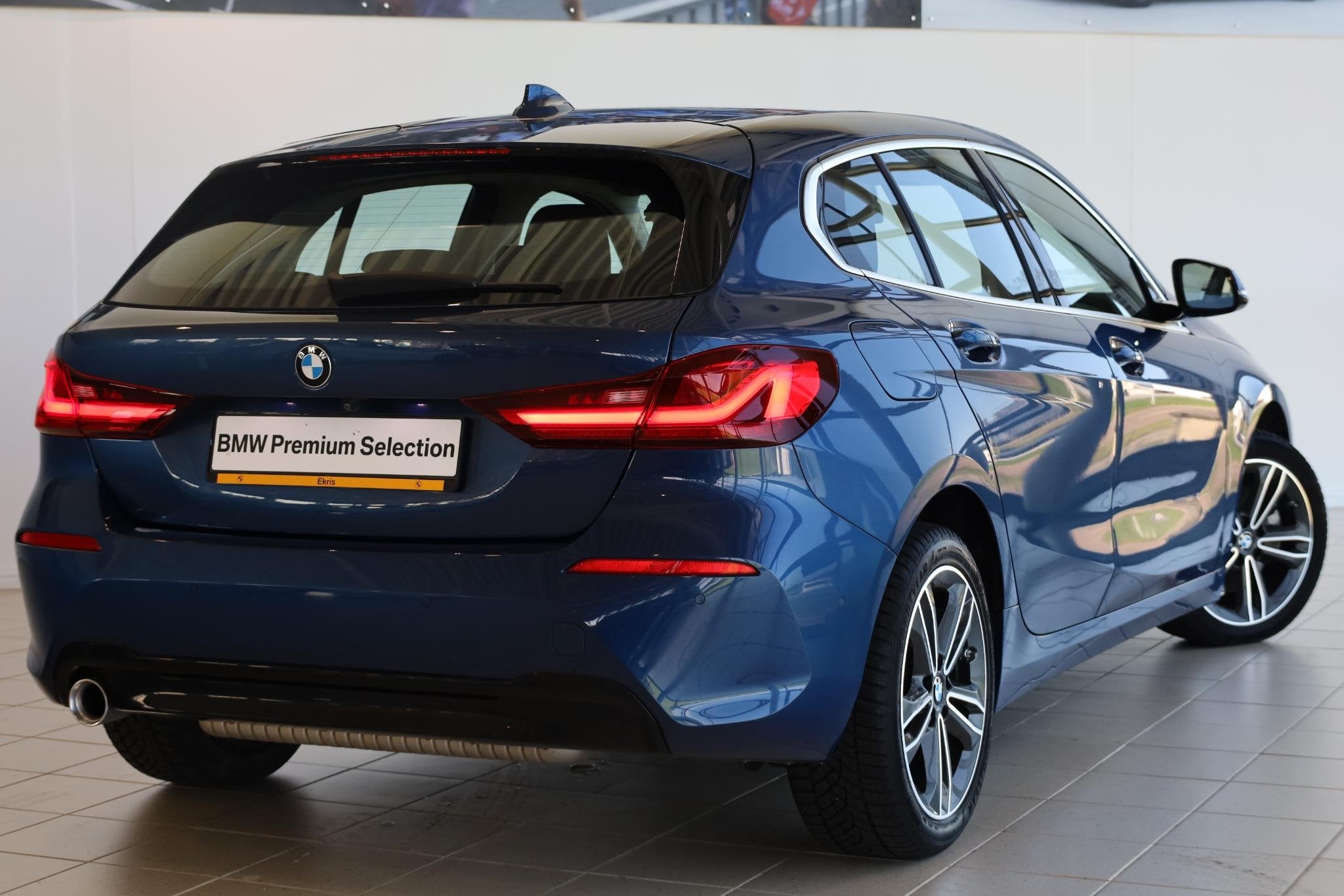 BMW 1-serie 118i Executive Edition | Sport Line | Live Cockp, Gebruikt, Met garantie (alle), Blauw, Leder en Stof