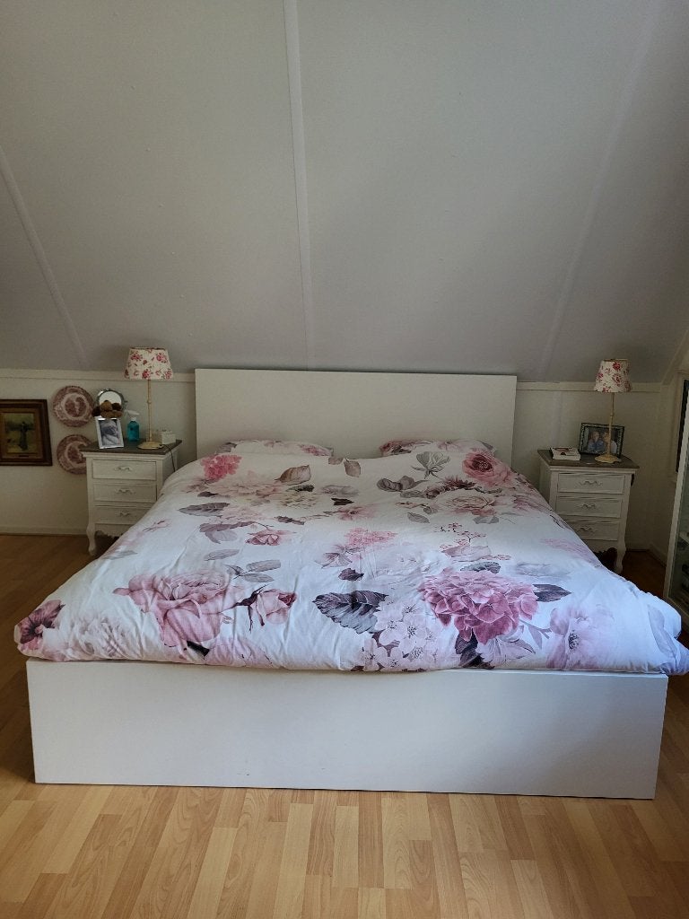 Bed twee persoons compleet met nachtkastjes, Ophalen, Wit, Tweepersoons, Modern, neutraal