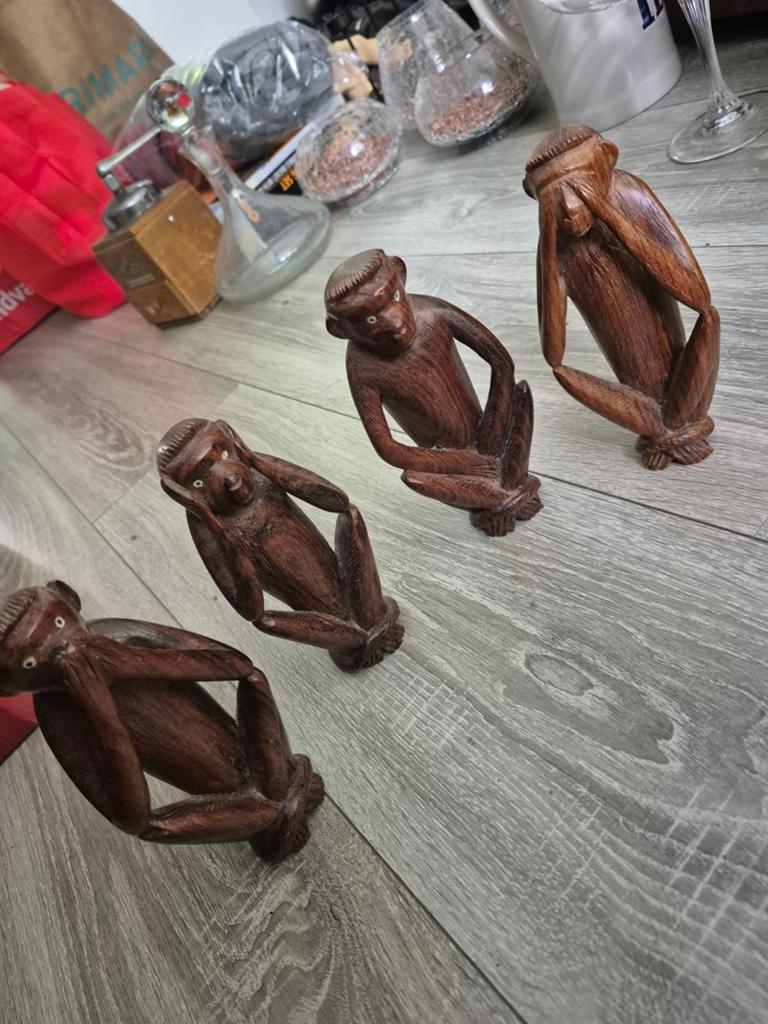 Set van 4 houten apen: Horen, Zien, Zwijgen, Antiek en Kunst, Kunst | Beelden en Houtsnijwerken, Minder dan 20 cm, Ophalen of Verzenden