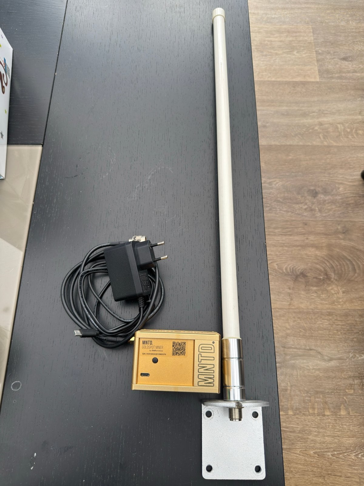 Helium MNTD Goldspot Miner compleet met antenne, Ophalen of Verzenden, Zo goed als nieuw