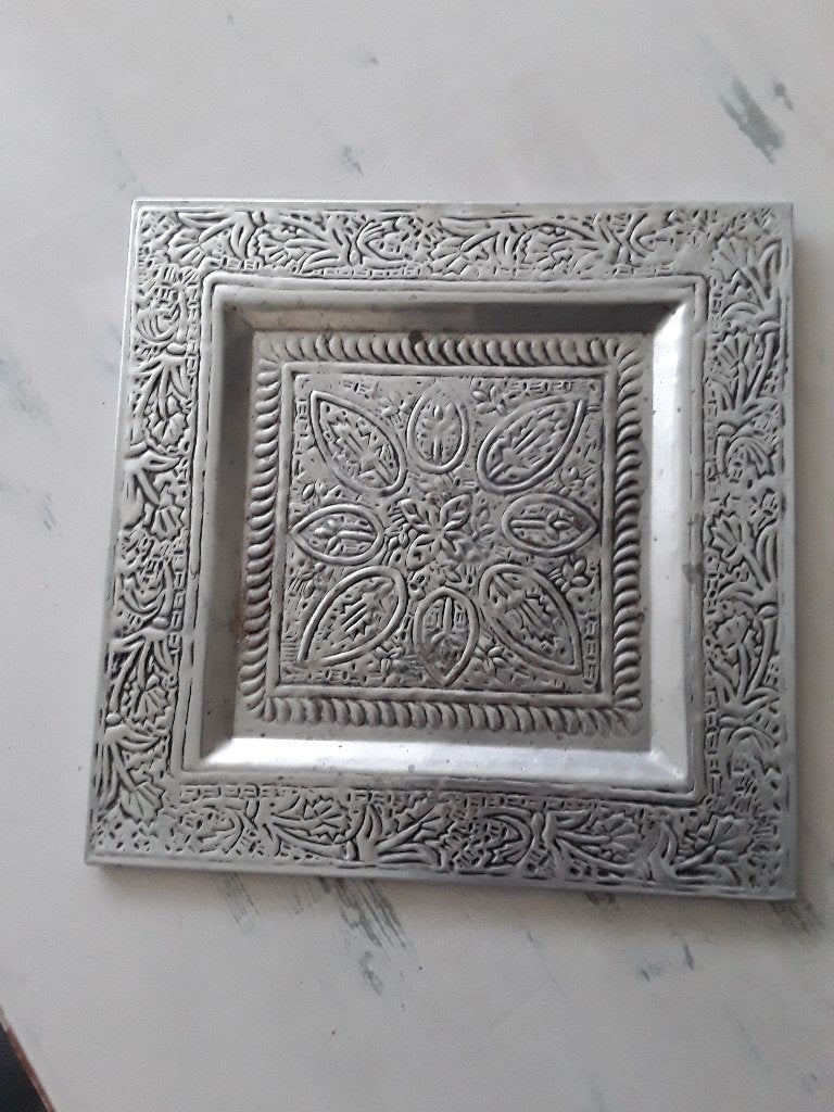 zilverkleurig dienblad. onderbord. metalen dienblad. Oosters, Gebruikt, Vierkant, Ophalen of Verzenden, Overige typen