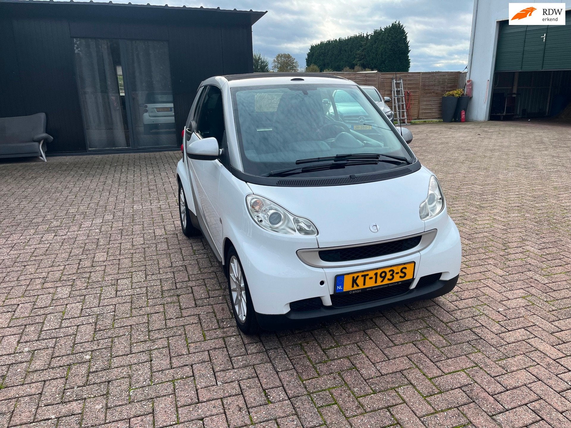 Smart Fortwo cabrio 1.0 mhd Pure Automaat 12-2008, Auto's, Automaat, Gebruikt, Zwart, 18 €/maand