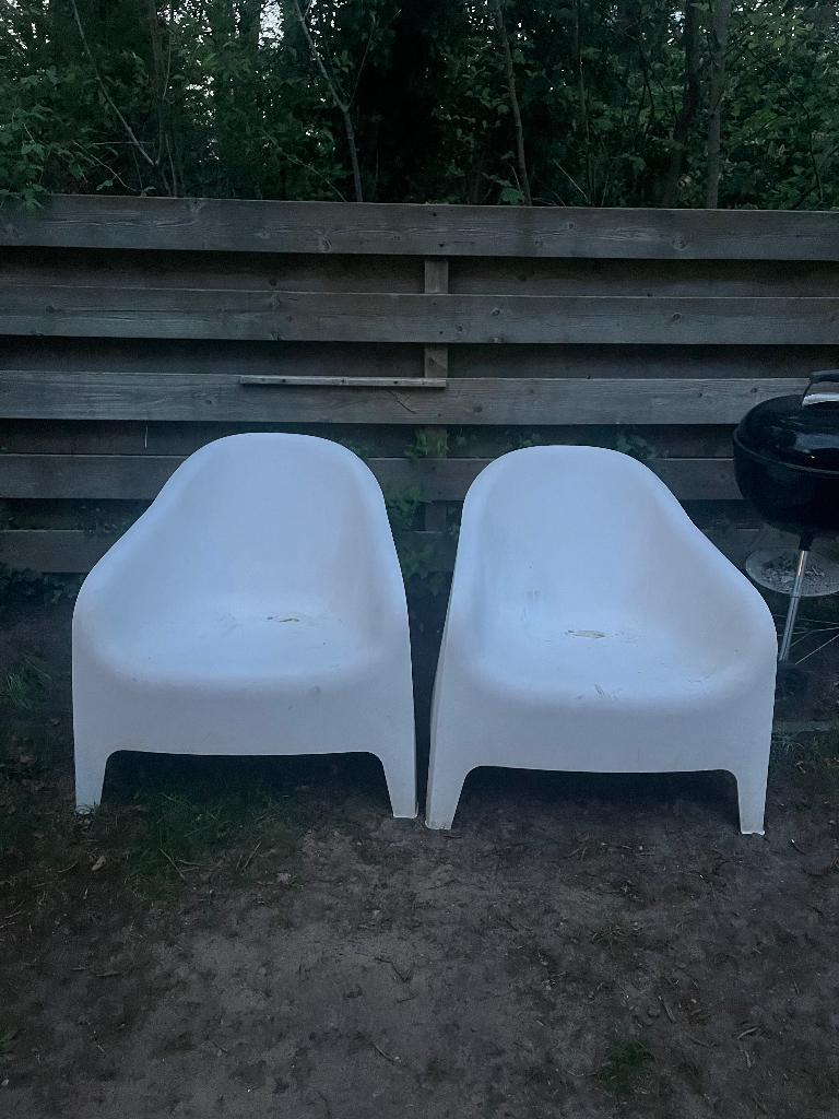 SKARPÖ Fauteuil, buiten, wit IKEA 2 stuks zgan, Ophalen, Zo goed als nieuw, Kunststof, Stapelbaar