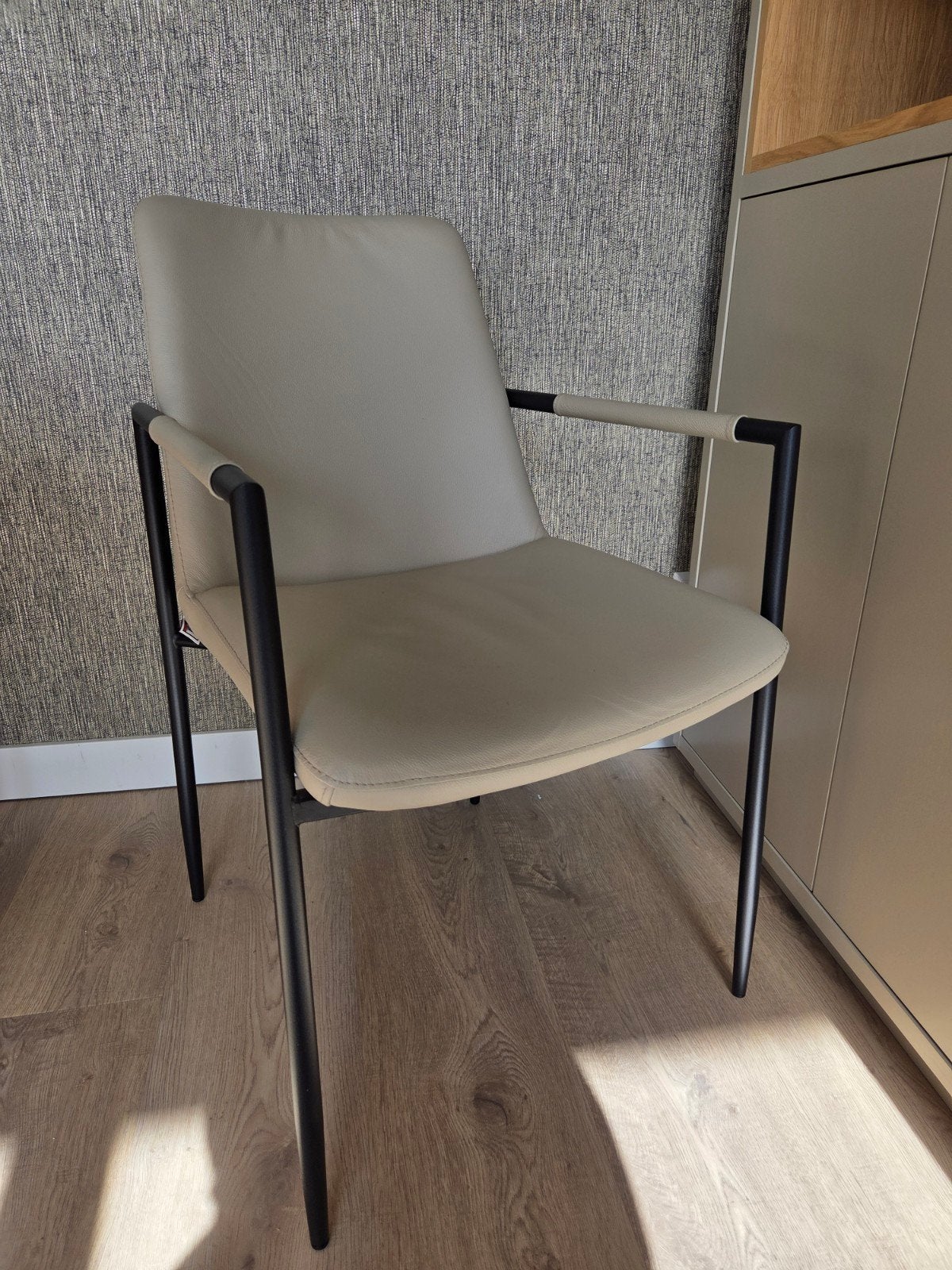 Set van 4 Movani eetkamerstoelen, crèmekleurig leer, Ophalen, Overige kleuren, Leer, Zo goed als nieuw