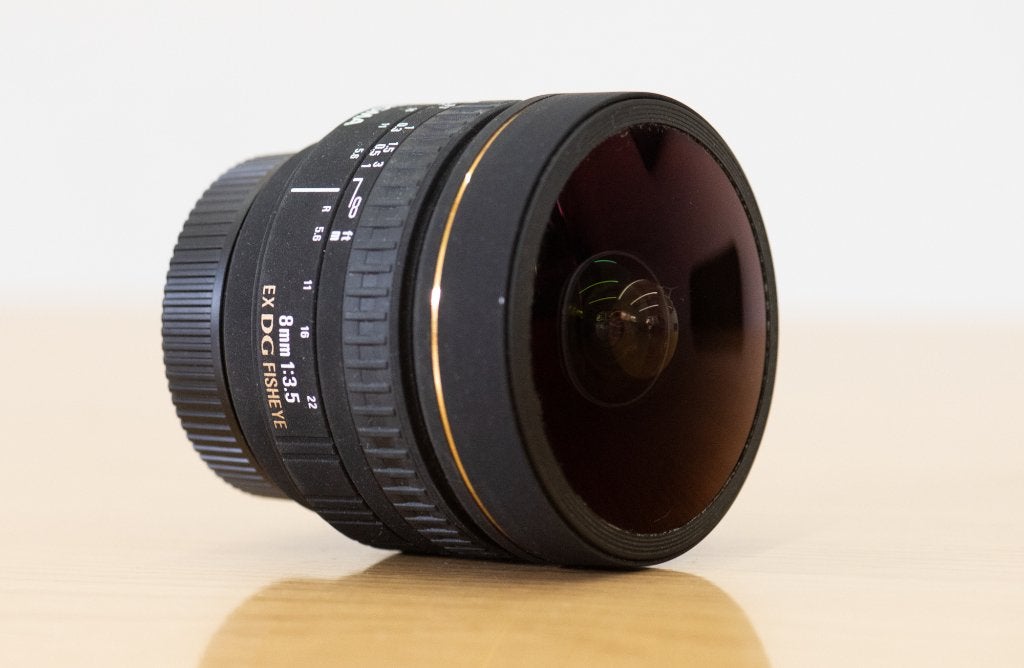 Sigma 8mm 3.5 EX DG Fisheye, Ophalen, Beschermhoes/tas, Gebruikt, Sigma