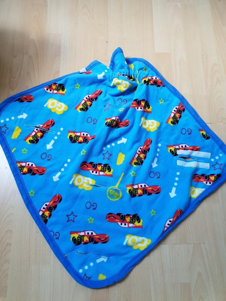 Omslagddoek Cars (met gaten voor maxicosi), Ophalen of Verzenden, Zo goed als nieuw, 70 tot 85 cm, Deken
