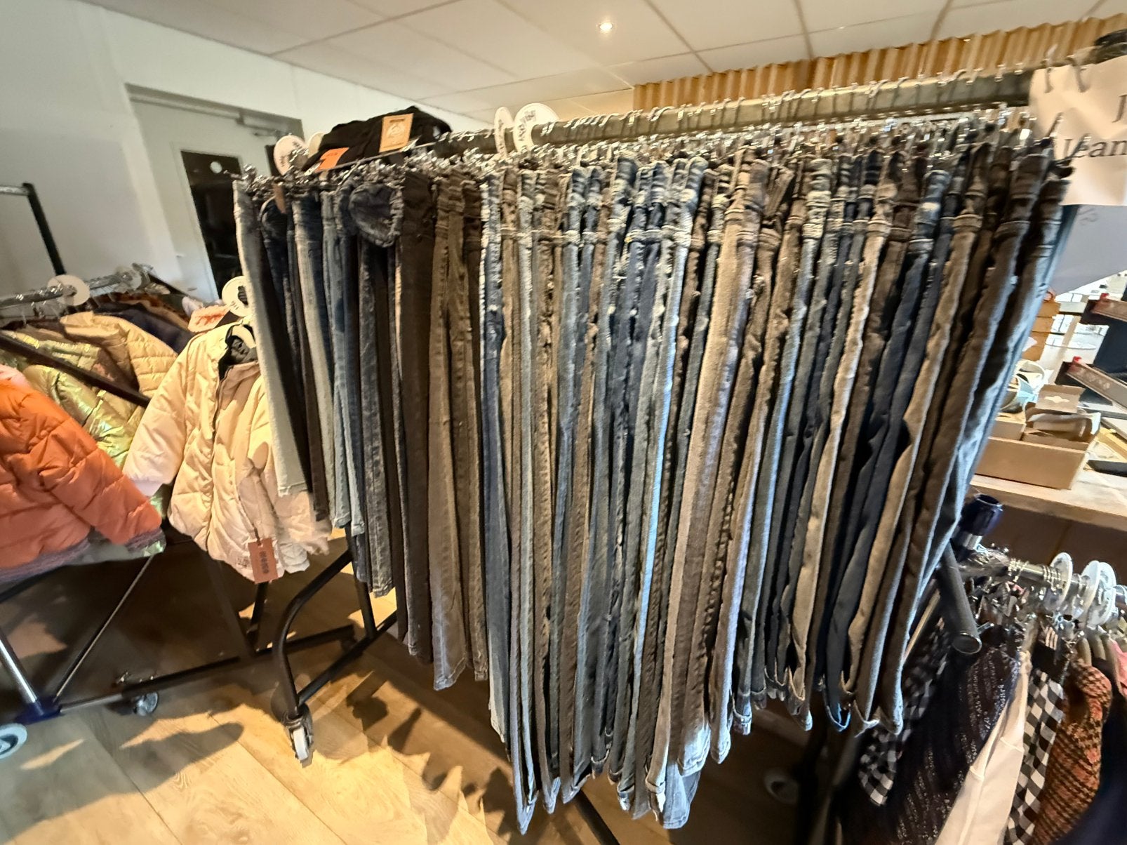 PARTIJ NIEUWE merkkleding | 1600 stuks | Webshopvoorraad, Ophalen, Nieuw, Overige maten
