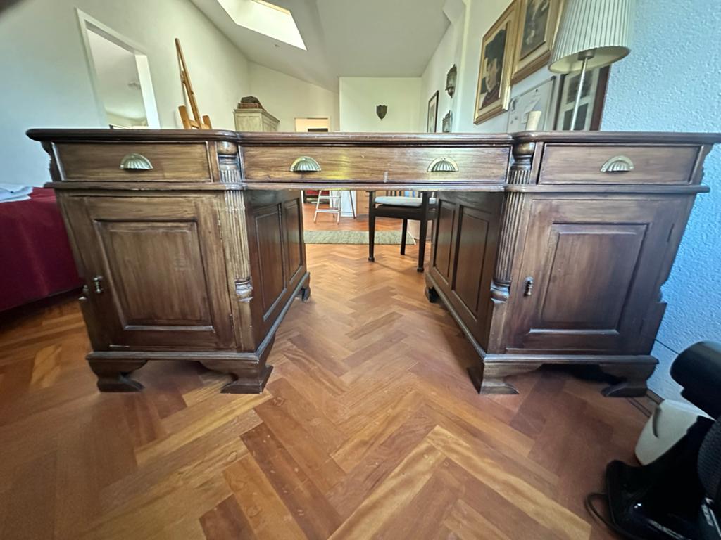 Klassiek houten Engels partnerbureau, Ophalen