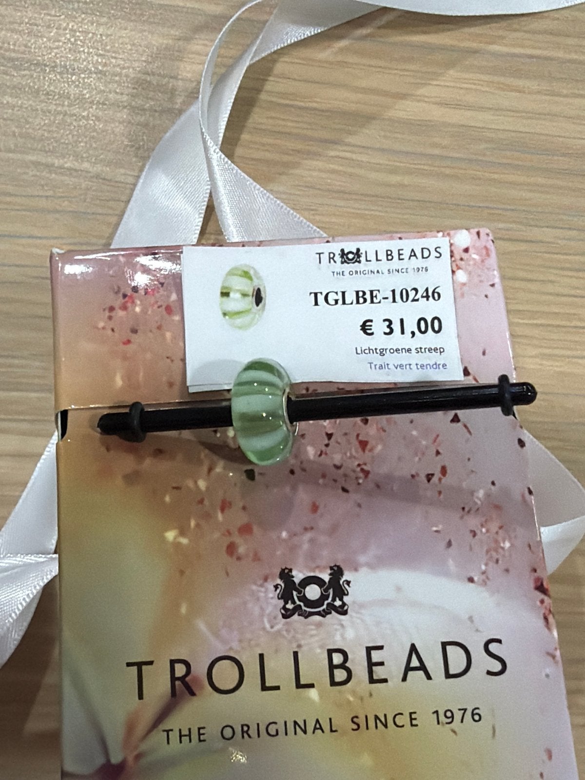 Trollbeads Lichtgroene Streep Glas Bedel TGLBE-10246, Sieraden, Tassen en Uiterlijk, Bedels, Glas of Kristal, Nieuw, Ophalen of Verzenden