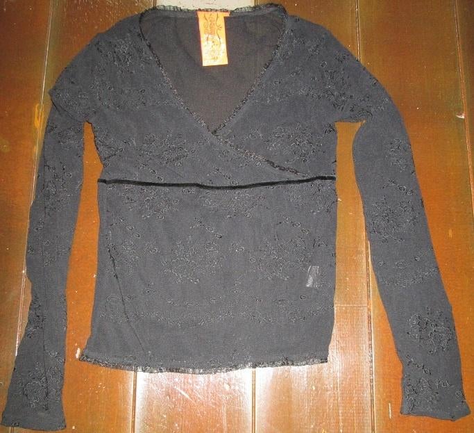 Broderie top met lange mouwen en een sexy halslijn., Zwart, Nieuw, Ophalen of Verzenden, Lange mouw