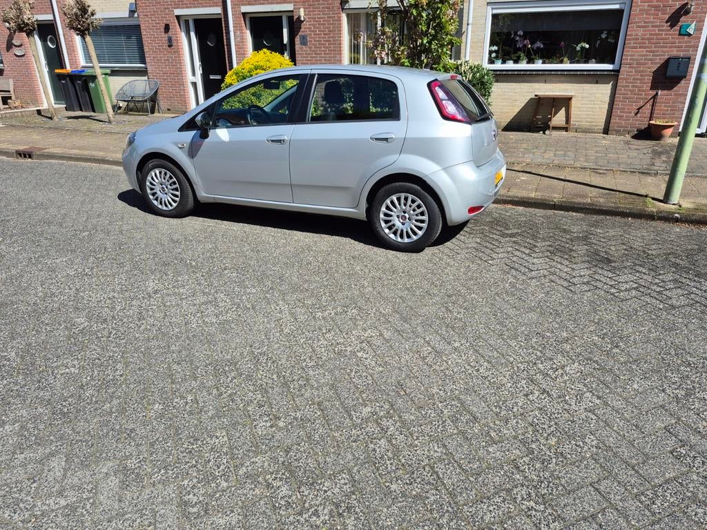 Fiat Punto 1.3 Multijet 62KW 5DR 2013 Grijs, Auto's, Voorwielaandrijving, Euro 5, Stof, 4 cilinders