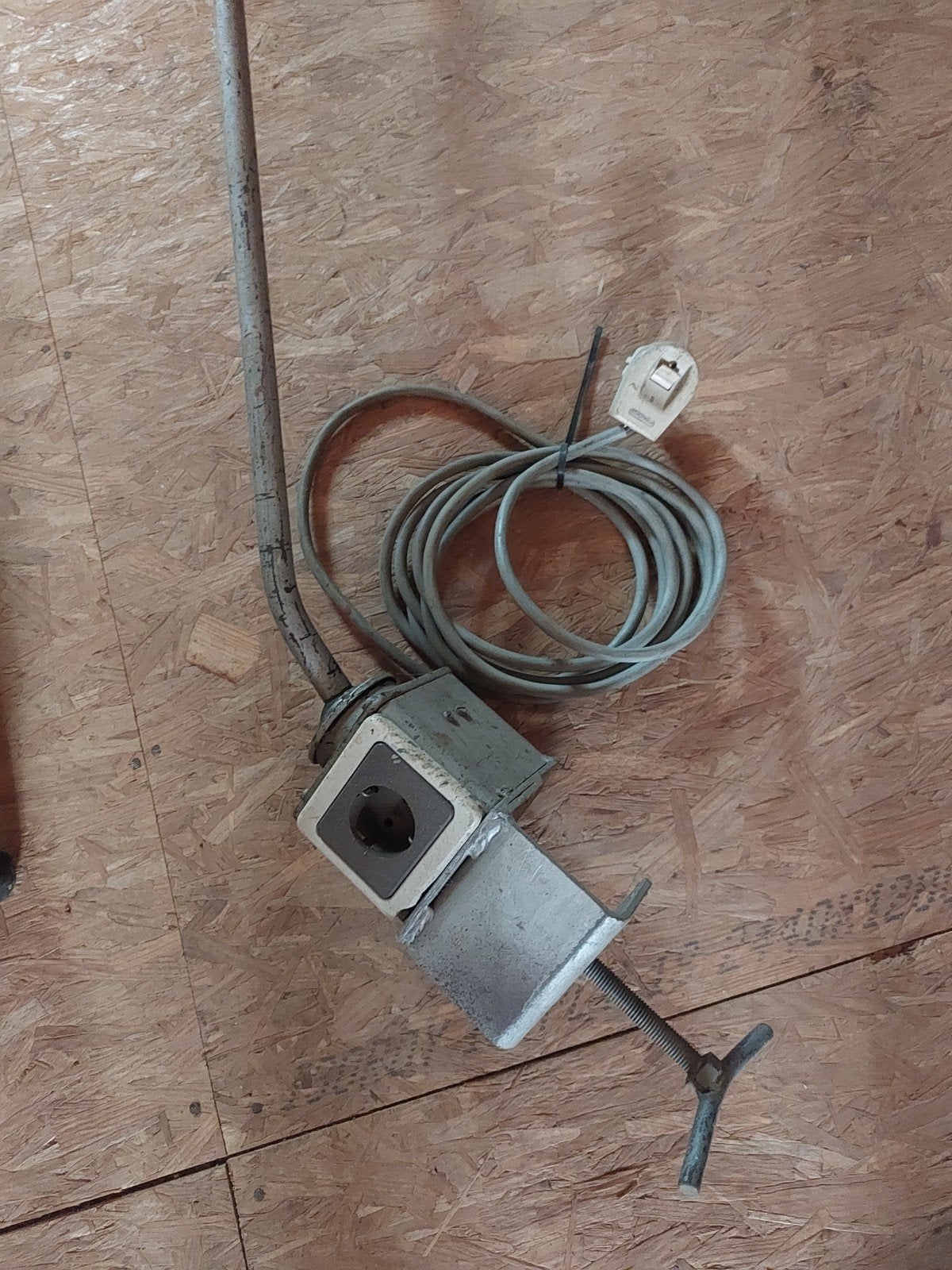 Vintage industriële klemlamp met lange arm, Huis en Inrichting, Met schakelaar, Ophalen, Metaal