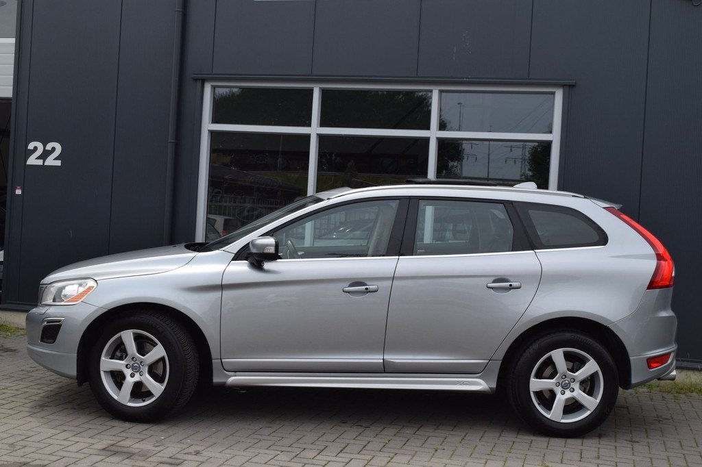 Volvo XC60 2.0 T5 R-Design | Vol Optie ! | NAP + APK 6-2027, Auto's, Volvo, Euro 5, Zwart, 4 cilinders, Bedrijf