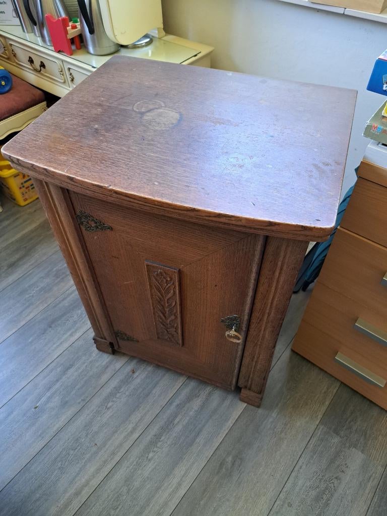 Oude naaimachine met kast. Van 1954 tot 1961 jaar, Ophalen of Verzenden