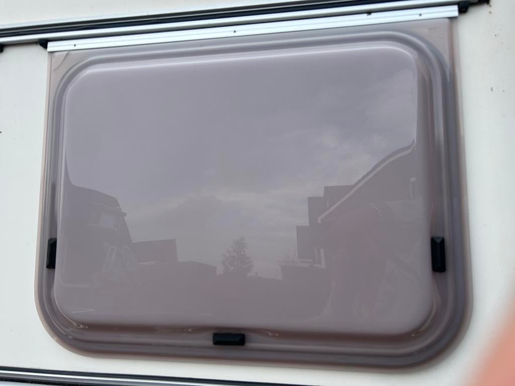 Gezocht: BIOD (Badkamer) raam 64,5 cm breed en 50,5 cm hoog, Caravans en Kamperen, Ophalen of Verzenden, Gebruikt