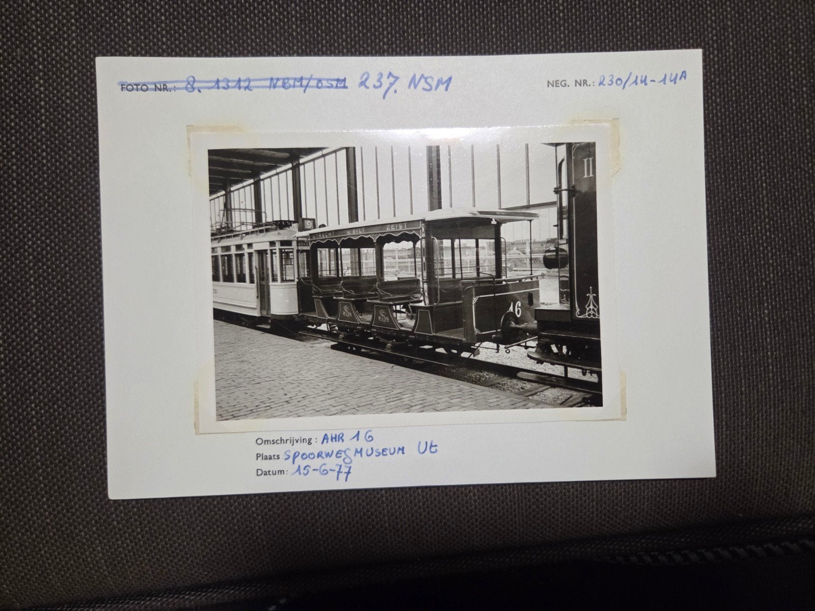 Historische foto: Tram AHR 16 in Spoorwegmuseum Utrecht, Ophalen of Verzenden, Gebruikt, Tram, Kaart of Prent