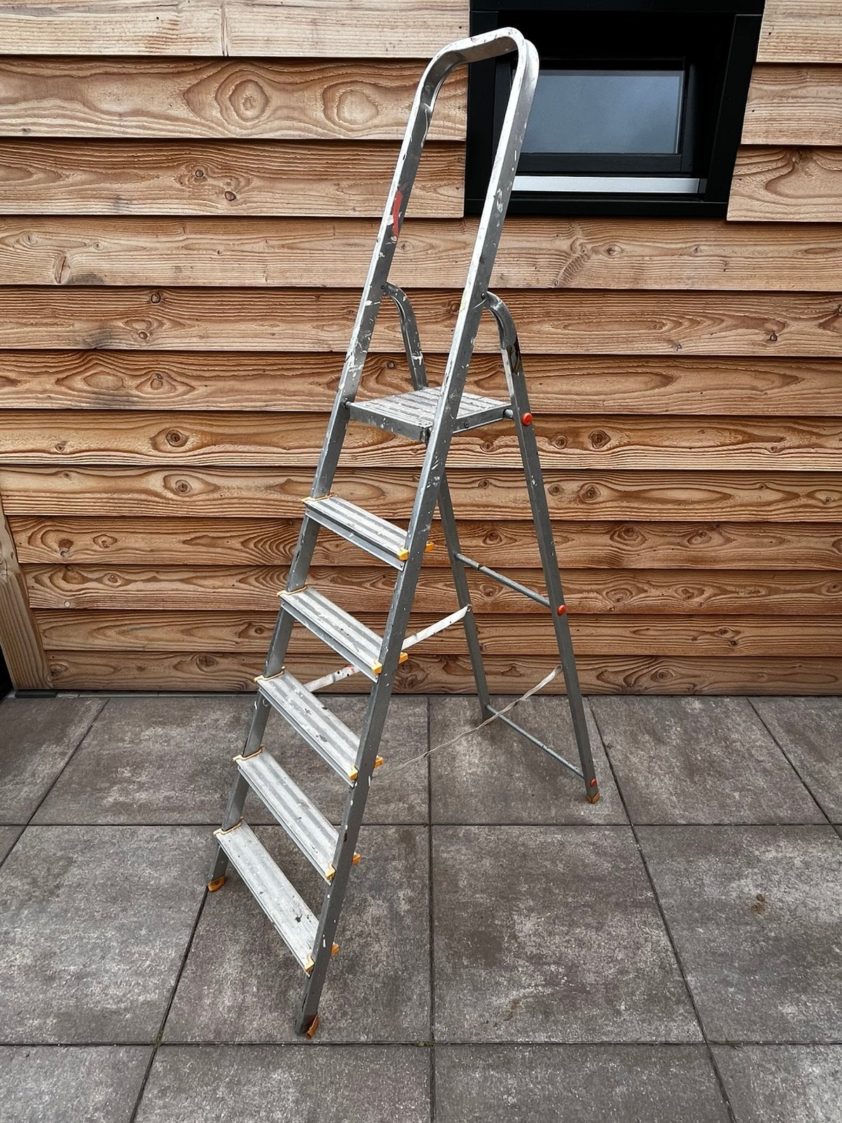 Krause aluminium huishoudtrap 6 treden., Doe-het-zelf en Verbouw, Ladders en Trappen, Ophalen, Gebruikt, Trap, Minder dan 2 meter