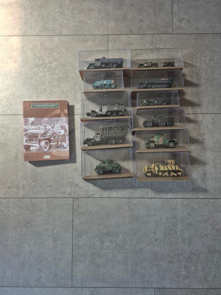 Legervoertuigen Miniatuur Collectie met Boek, Ophalen of Verzenden, Landmacht, Nederland, Miniatuur of Beeldje