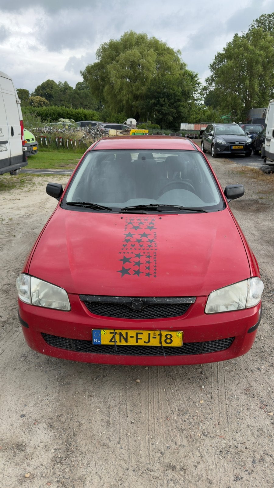 Mazda 323 1.3 F LX 1999 Rood/ Export/ Inruilauto/143160km, Auto's, Mazda, Voorwielaandrijving, Stof, 40 €/maand, 400 kg
