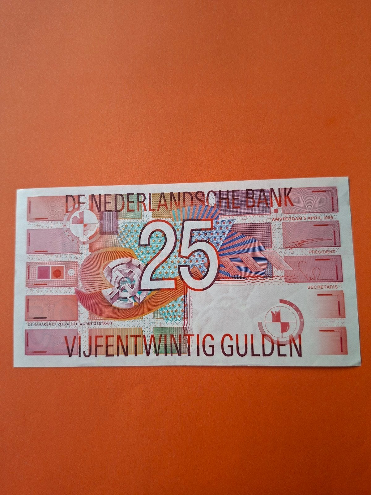 25 gulden Roodborstje uit 1989 in UNC
Serie nummer 246460220, Ophalen of Verzenden, 25 gulden, Los biljet