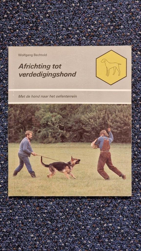 Africhting  tot verdedigingshond - Wolfgang Bechtold, Ophalen of Verzenden, Gelezen, Honden