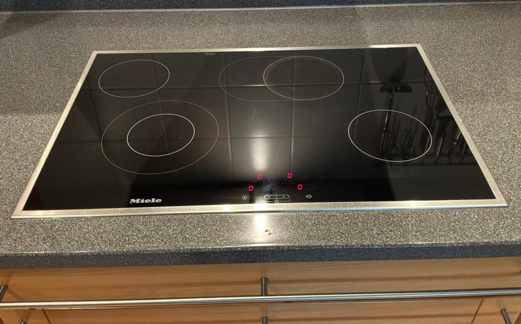 Prima werkende Miele keramische kookplaat 76x50 cm., Witgoed en Apparatuur, Kookplaten, Ophalen, Keramisch, 4 kookzones, Zo goed als nieuw