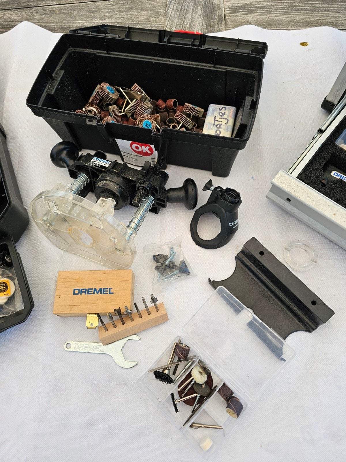 Dremel set met diverse accessoires en opzetstukken, Ophalen, Gebruikt, Variabele snelheid, Overige typen