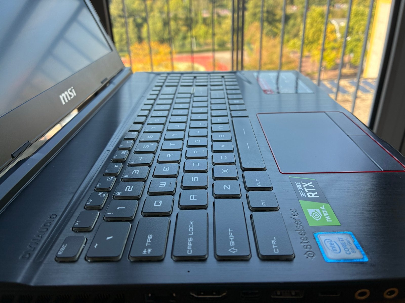 Foto 3 van MSI GE63 Raider RGB 8SG Gaming Laptop i7-8750H RTX 2080