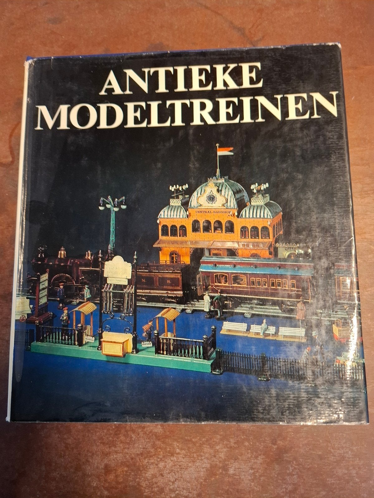Antieke Modeltreinen - Udo Becher (1979), Overige merken, Gelijkstroom of Wisselstroom, Zo goed als nieuw, Boek, Tijdschrift of Catalogus