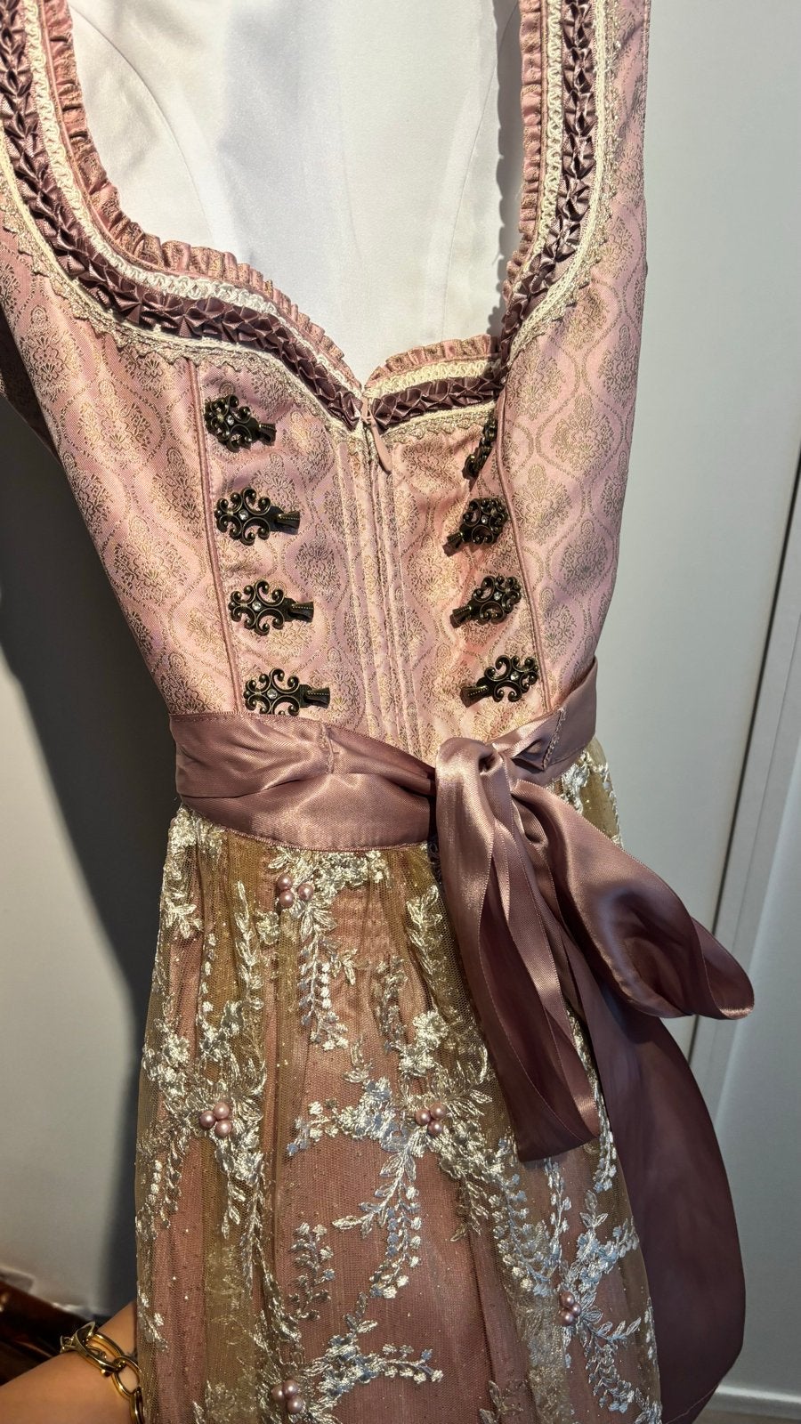 Prachtige Krüger Dirndl - Roze met gouden details, maat 40, Maat 38/40 (M), Ophalen of Verzenden, Zo goed als nieuw, Roze
