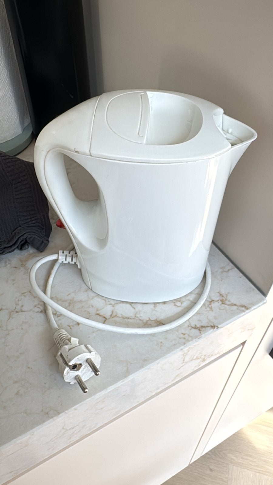 Witte waterkoker - Gebruikt maar functioneel, Witgoed en Apparatuur, Waterkokers, Gebruikt, 1 tot 2 liter, Ophalen
