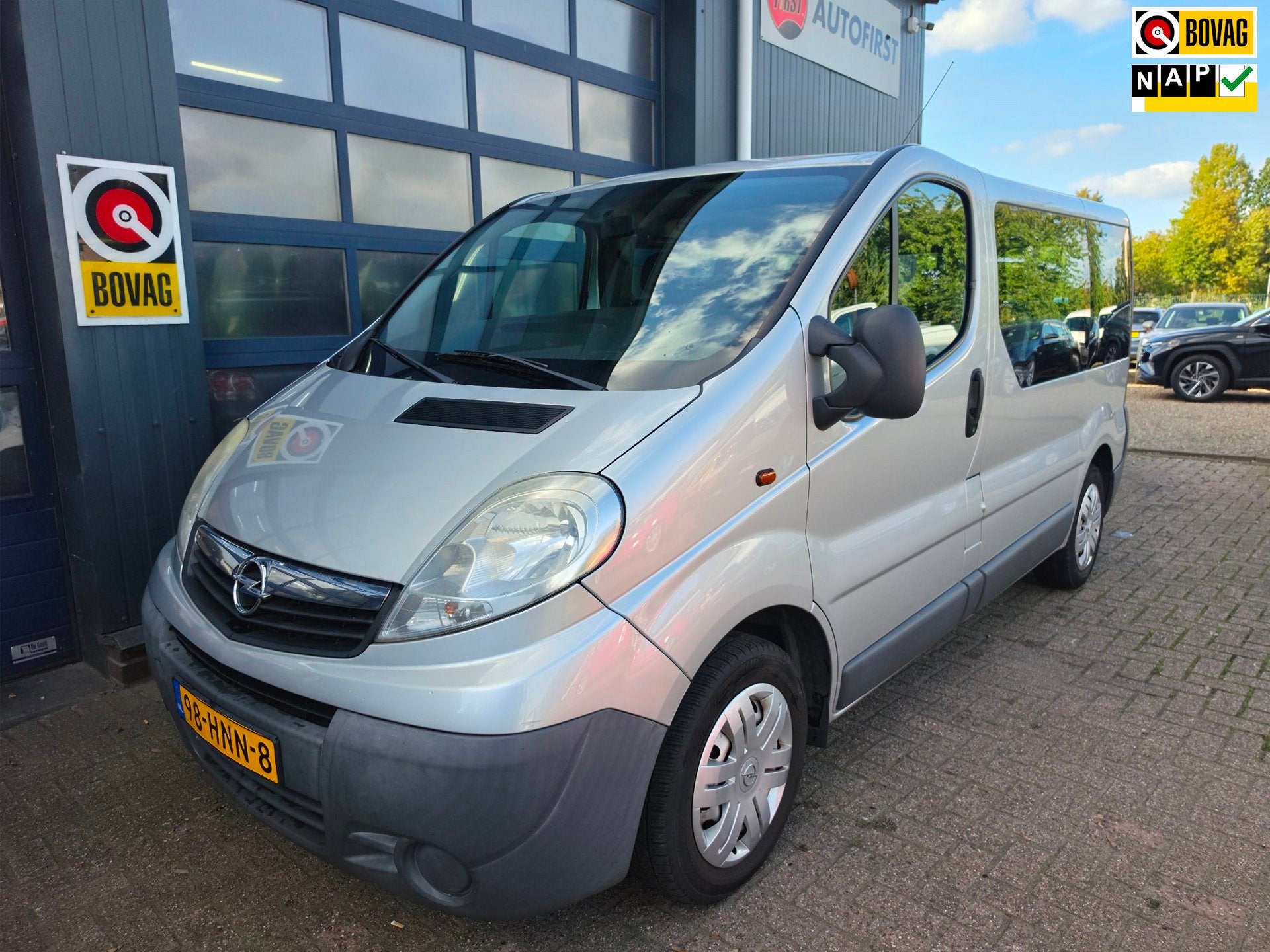 Opel Vivaro Combi 2.0i L1H1, Auto's, Voorwielaandrijving, Stof, Bedrijf, Handgeschakeld