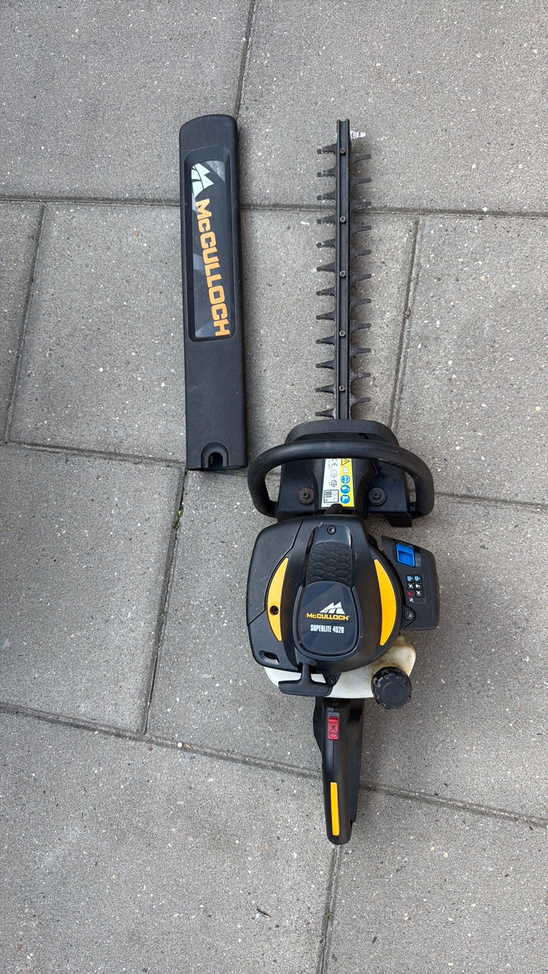 McCulloch superlite 4528 heggeschaar met defect, Tuin en Terras, Heggenscharen, Ophalen, Zo goed als nieuw, Benzine