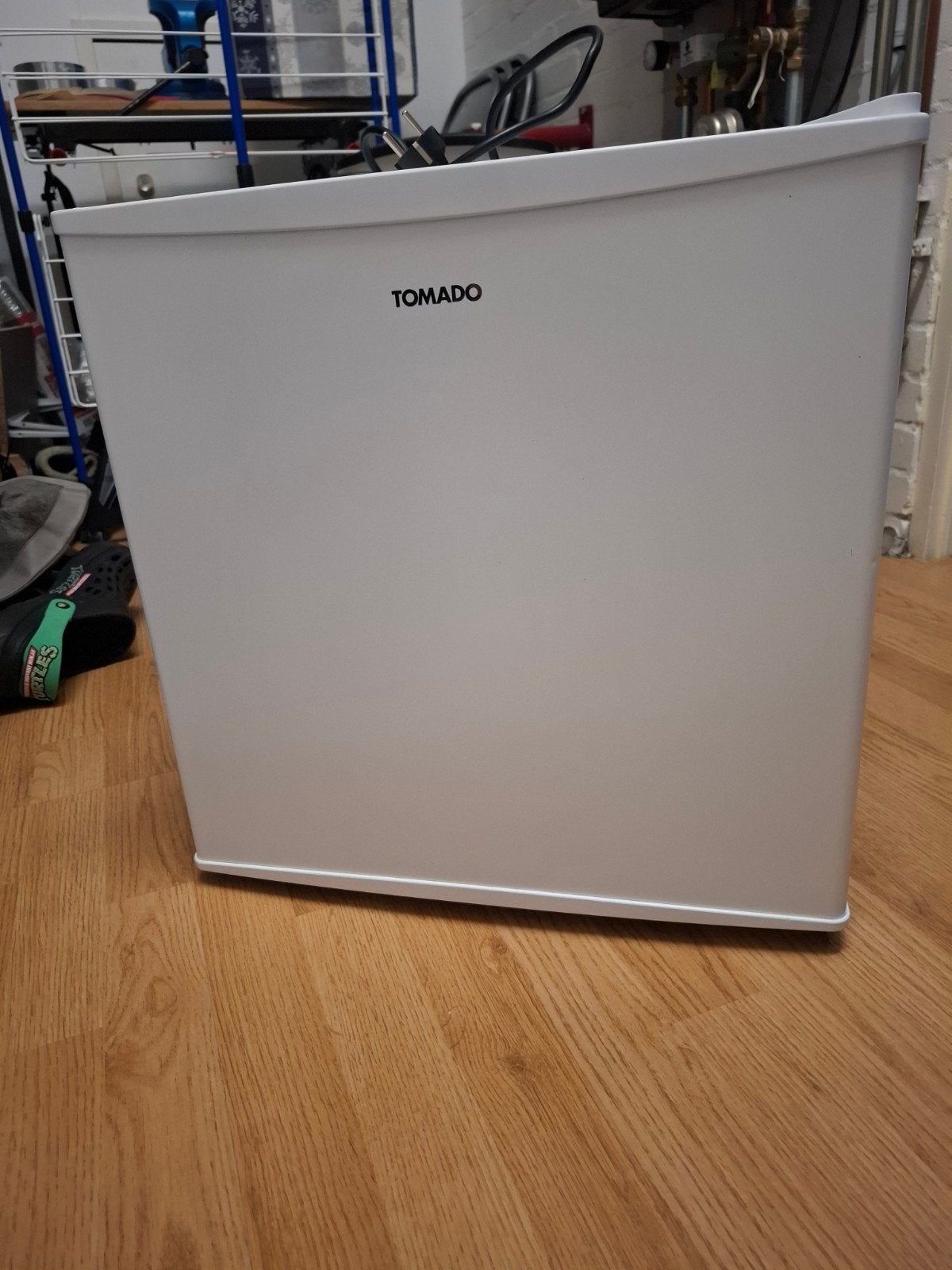 Tomado mini koelkast - Compact en handig, Witgoed en Apparatuur, Koelkasten en IJskasten, Ophalen, Met vriesvak, Minder dan 45 cm