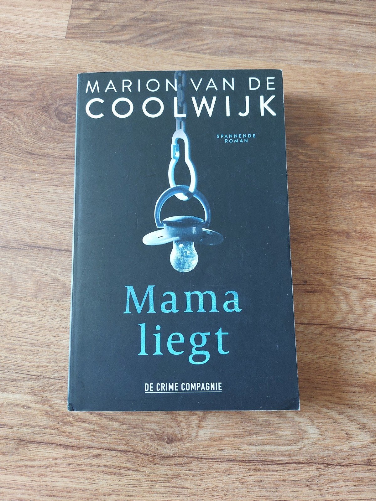 Thriller van Marion van de Coolwijk • Mama liegt, Ophalen of Verzenden, Zo goed als nieuw, Marion van de Coolwijk