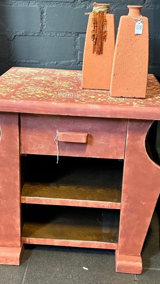 Leuk bewerkt bijzettafeltje/ nacht kastje, Huis en Inrichting, Tafels | Bijzettafels, Ophalen, Minder dan 45 cm, Minder dan 55 cm