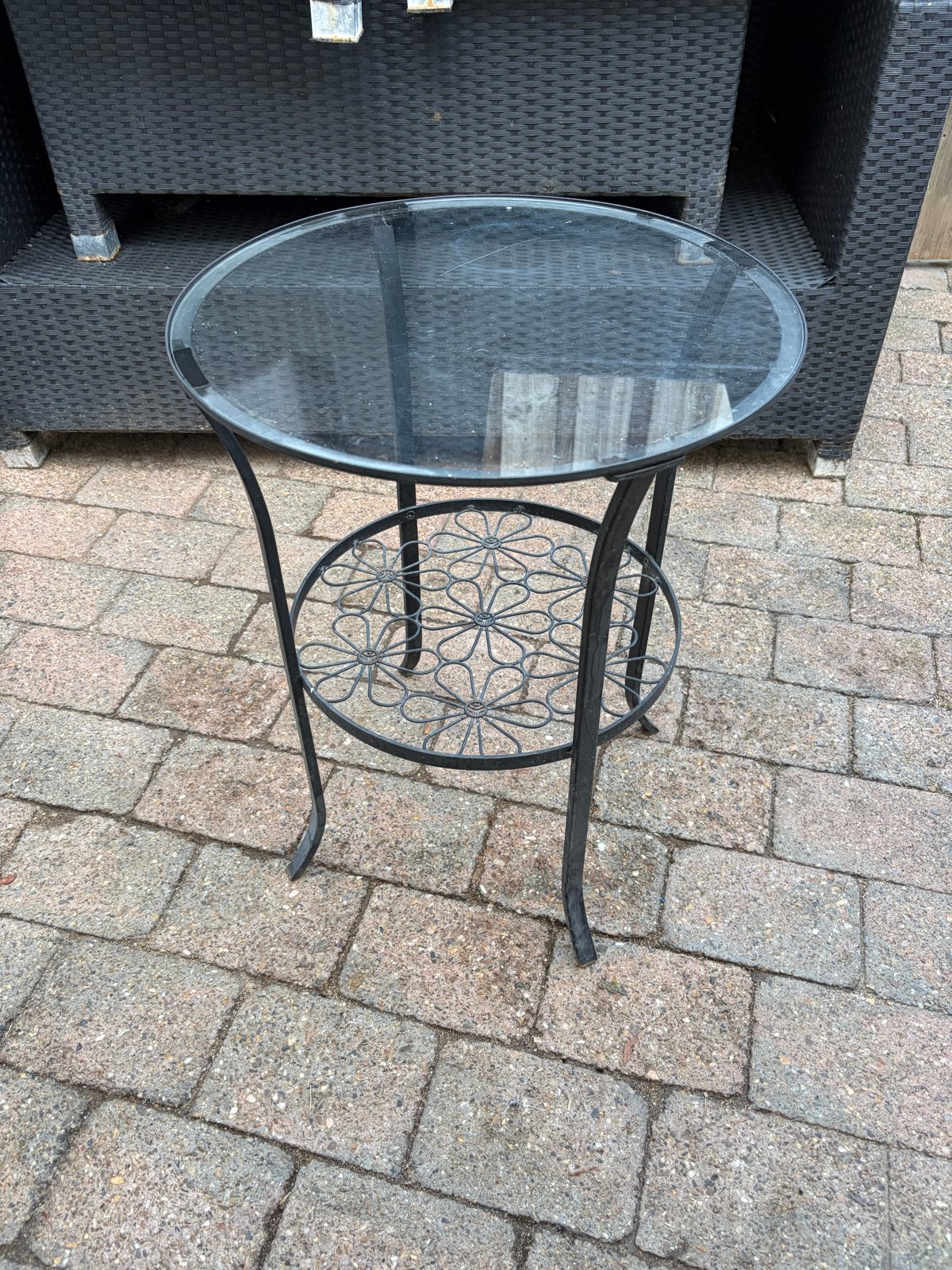 Ronde bijzettafel met glazen blad en metalen onderstel, Ophalen, Gebruikt, Rond, Metaal