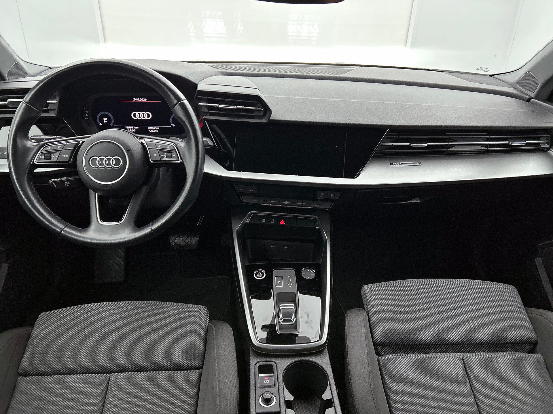 Audi A3 Limousine 30 TFSI Business edition (NAVIGATIE, CAMER, Stof, Gebruikt, Origineel Nederlands, Bedrijf