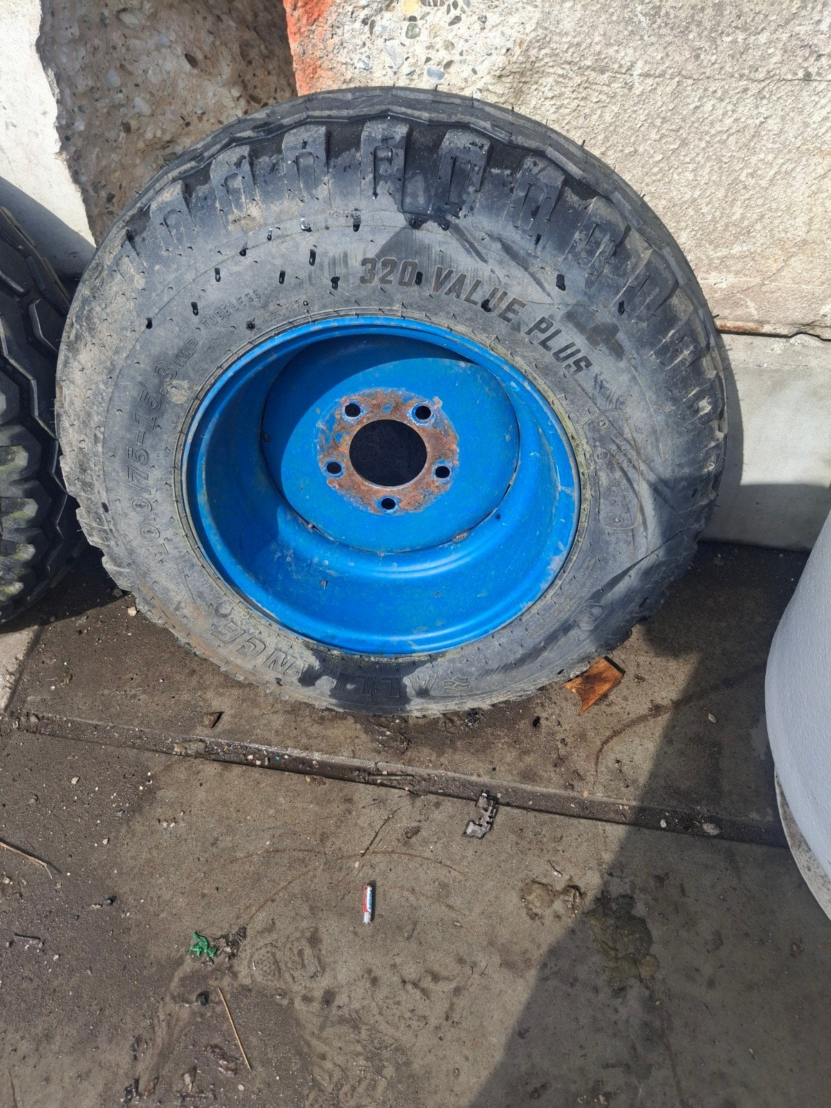 te koop  2 goede landbouw banden akkerbouwbanden, Ophalen
