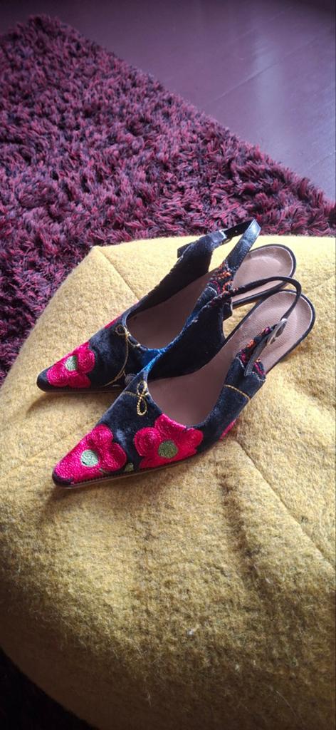 Eleni's Bazaar slingbacks geborduurd fluweel - maat 39, Ophalen, Zo goed als nieuw, Zwart, Sneakers of Gympen