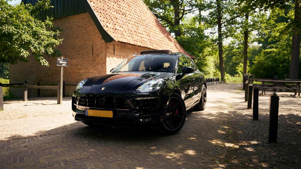 Porsche Macan 3.6 Turbo Performance-440PK-Burmester-PANO-AIR, Auto's, Automaat, Zwart, 10 km/l, 1900 kg