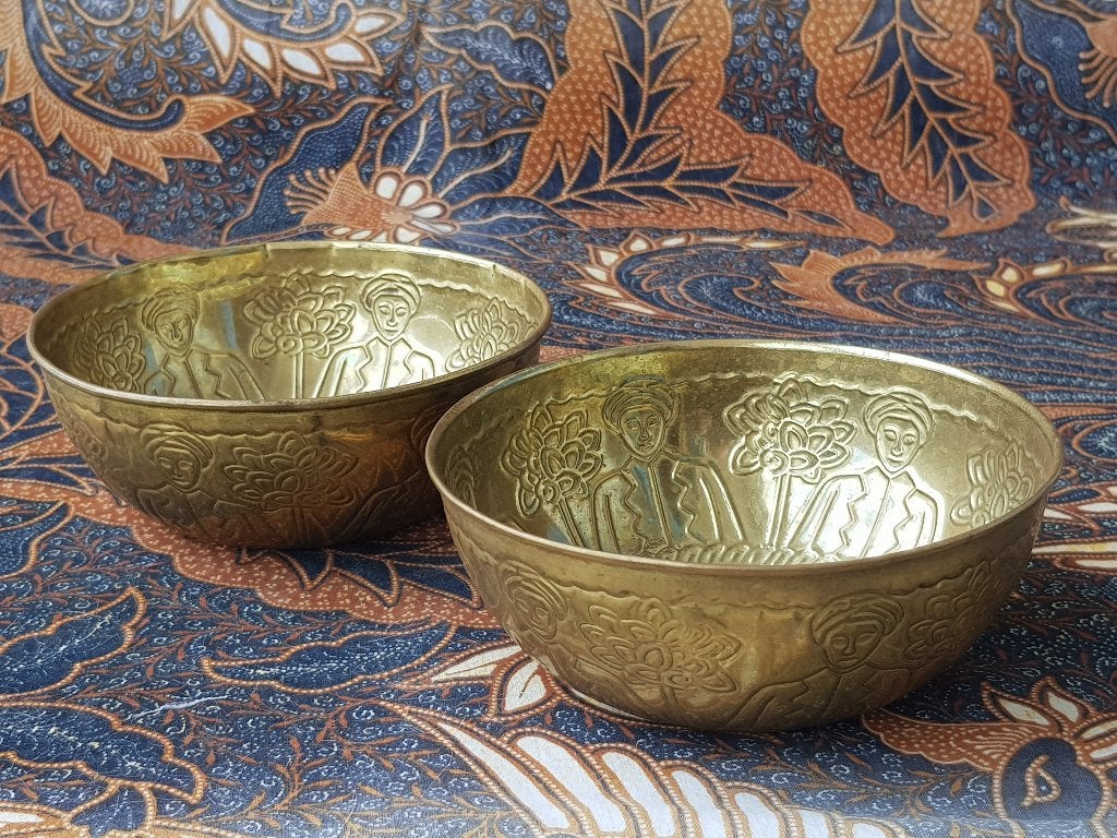 Mooi stel antieke Arabische waskommen van koper 12,4 cm.