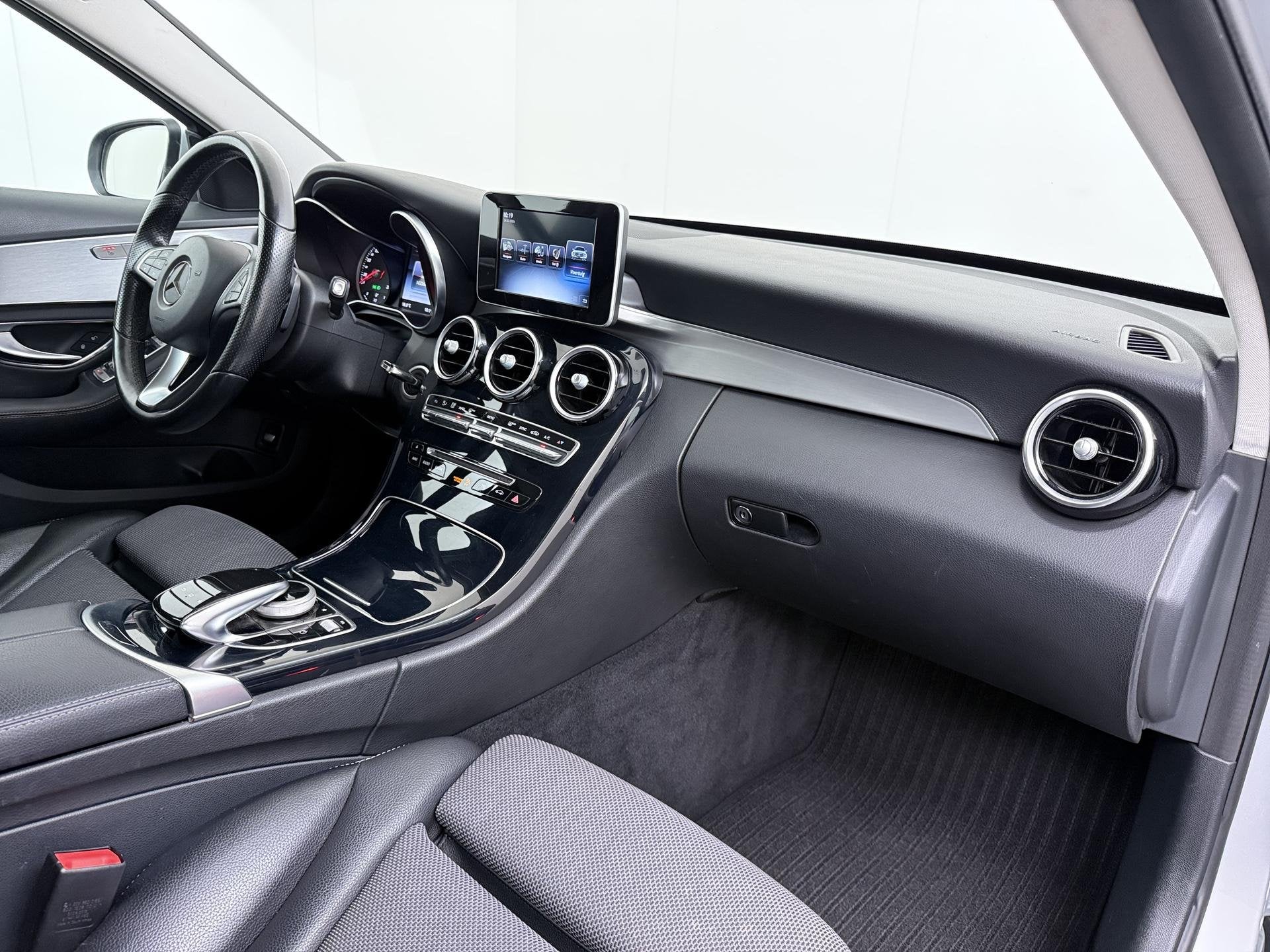 Foto 38 van Mercedes-Benz C-klasse 180 Ambition Stoelverwarming | Naviga