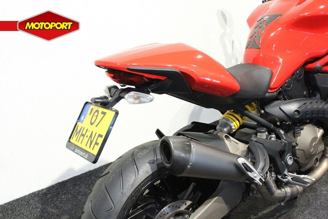 Ducati Monster 821, Motoren, Bedrijf, Naked bike