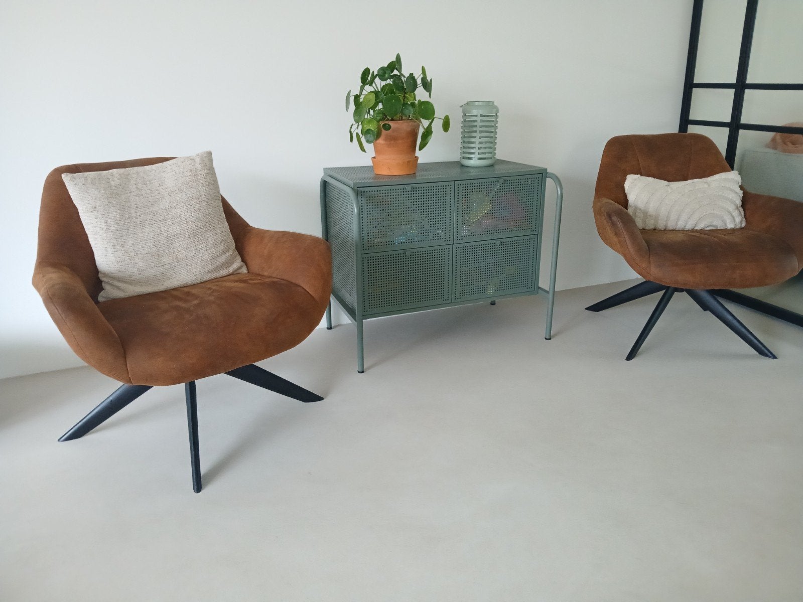 Moderne draai fauteuil - Bruin stof suède look, Huis en Inrichting, Fauteuils, Ophalen, Gebruikt, 75 tot 100 cm, Stof