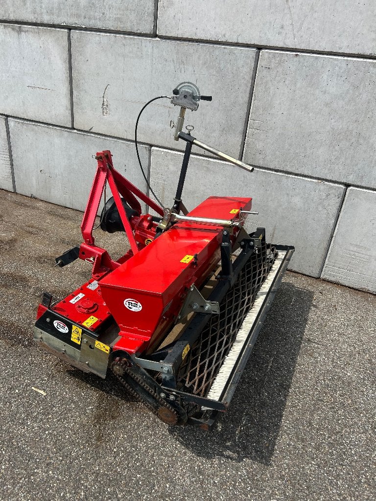 R2 zaaimachine MTZ150, Ophalen, Elektrisch