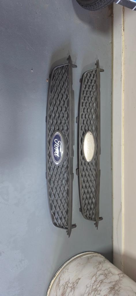 Ford Fiesta ST MK6.5 Grill (x2) - Gebruikt, Auto-onderdelen, Gebruikt, Voor, Ophalen of Verzenden, Ford
