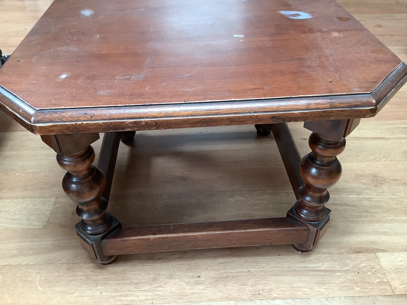 Bijzettafel met gedraaide poten - opknapper, Huis en Inrichting, Tafels | Salontafels, Ophalen, Gebruikt, 50 tot 100 cm, Minder dan 50 cm