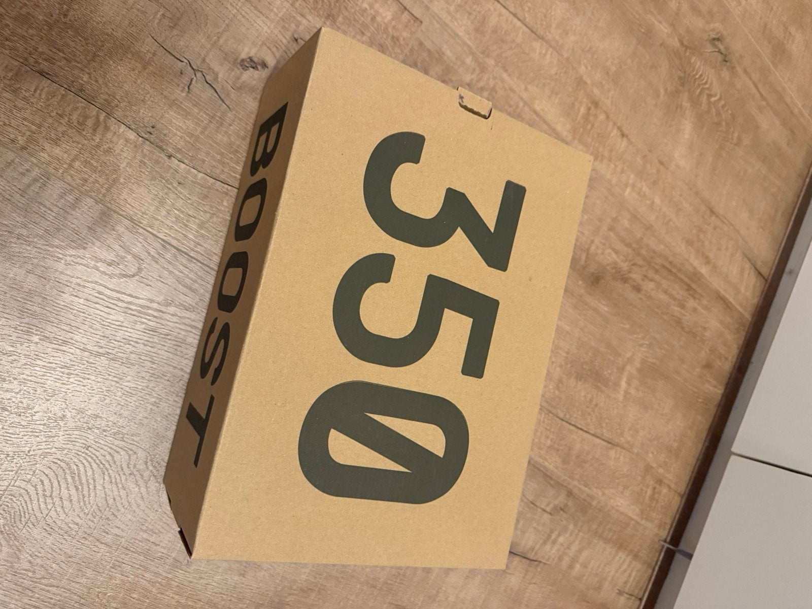 Yeezy 350 Mono Mist 9,5, Ophalen of Verzenden, Nieuw