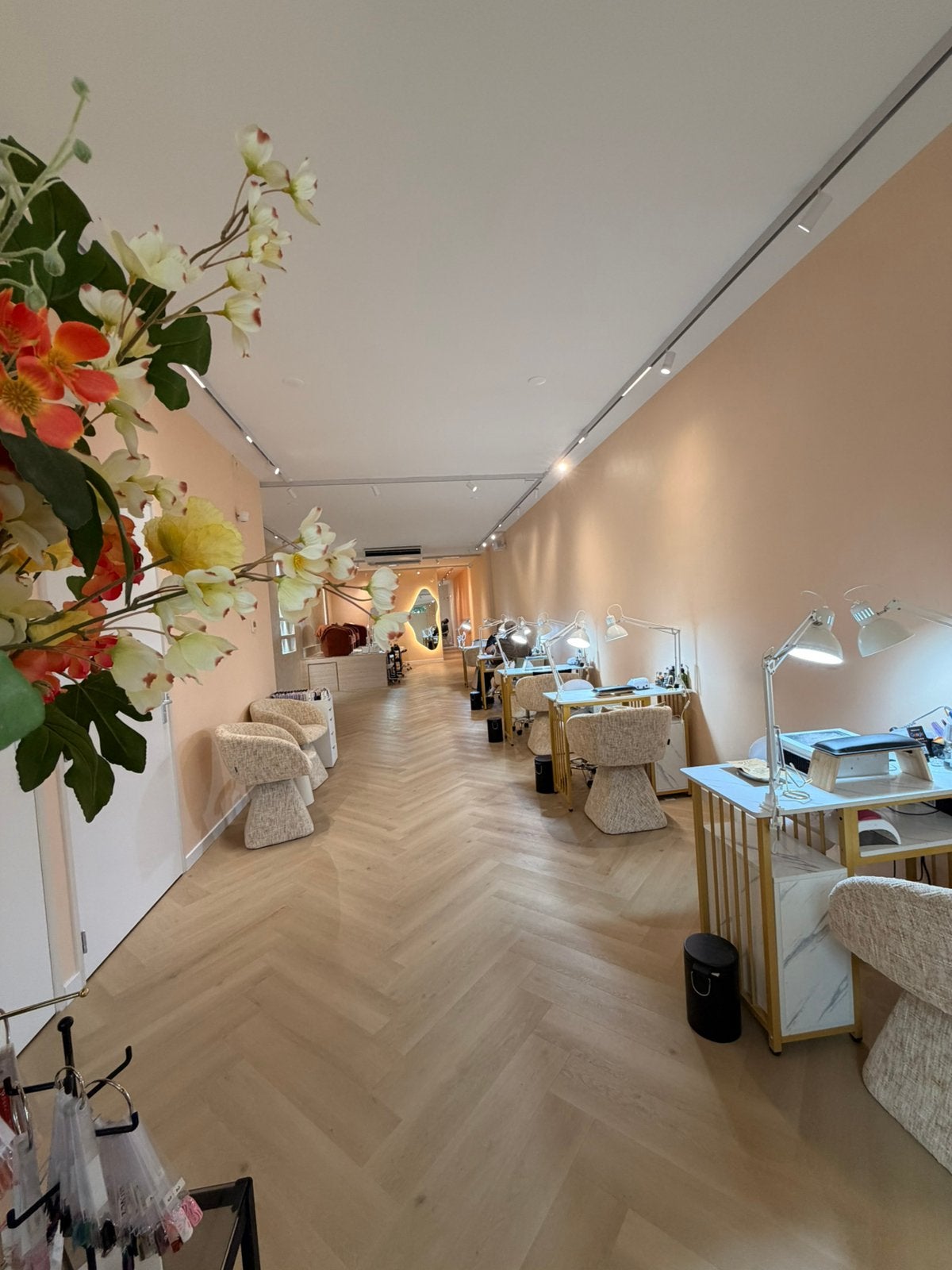 Praktijkruimte of pop-up ruimte te huur in luxe beautysalon, Huizen en Kamers, Kamers te huur